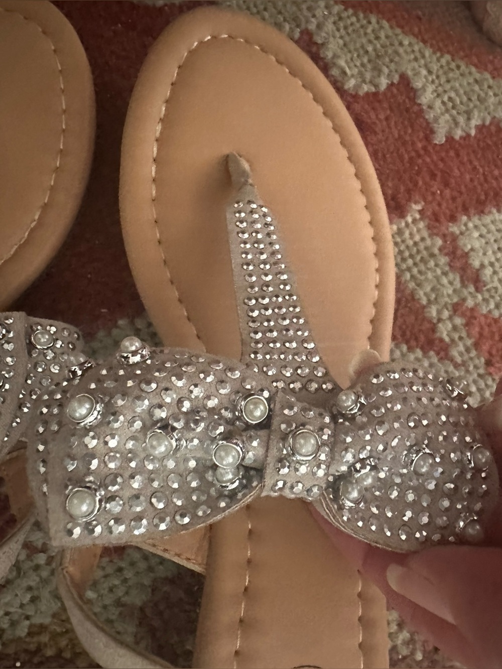 Ladies beige thong sandals with crystal and pearl bows by Dolce Mojo Moxy size 7 - Picture 4 of 15